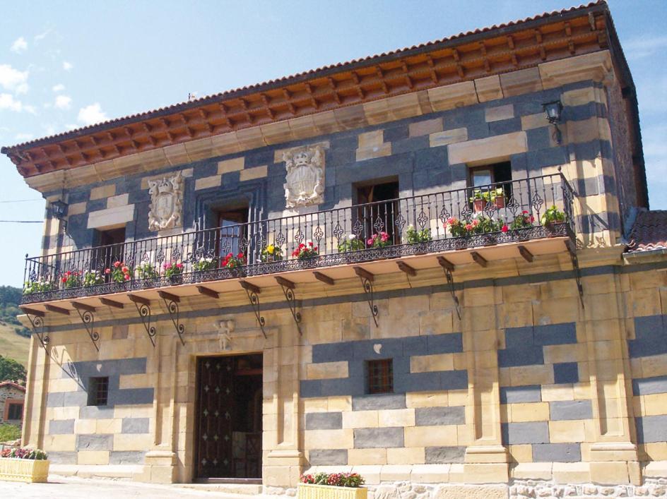 Maison d'hôtes La Casona De Lombrana, En Polaciones Extérieur photo