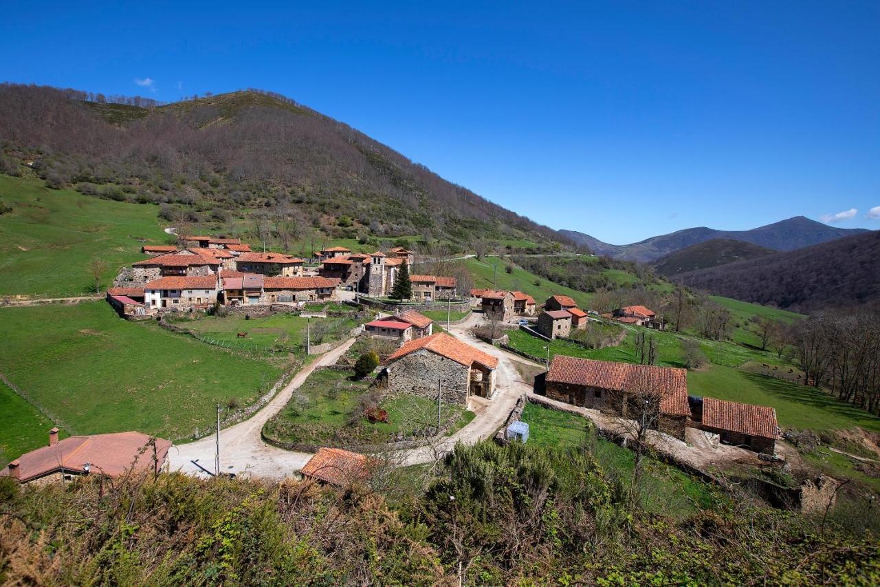 Maison d'hôtes La Casona De Lombrana, En Polaciones Extérieur photo