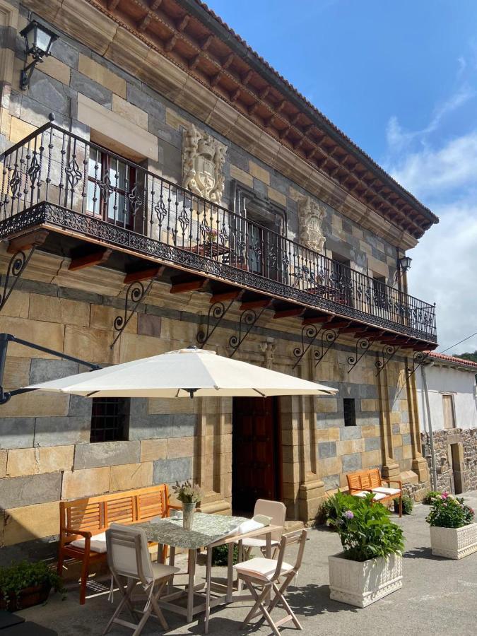 Maison d'hôtes La Casona De Lombrana, En Polaciones Extérieur photo