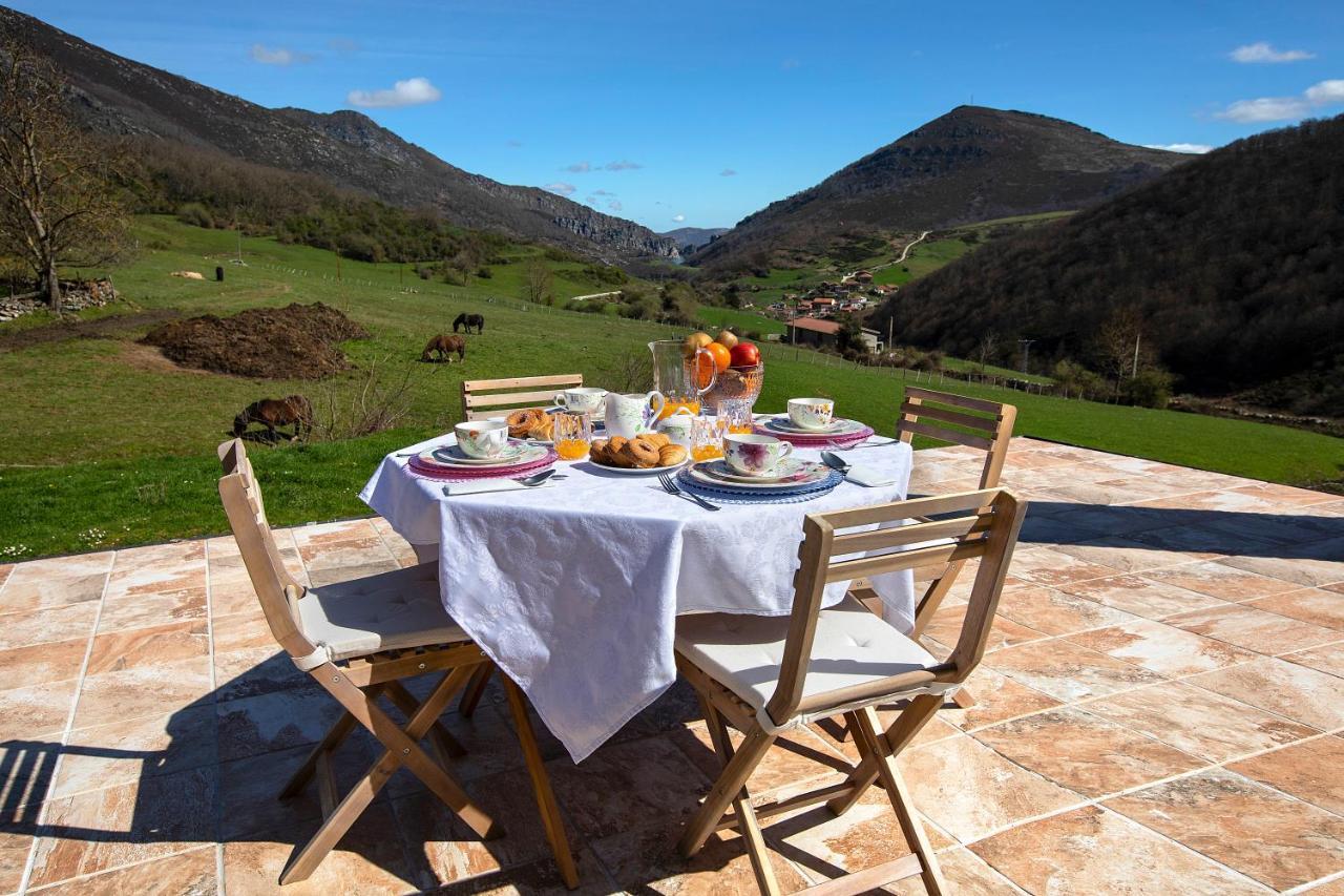 Maison d'hôtes La Casona De Lombrana, En Polaciones Extérieur photo