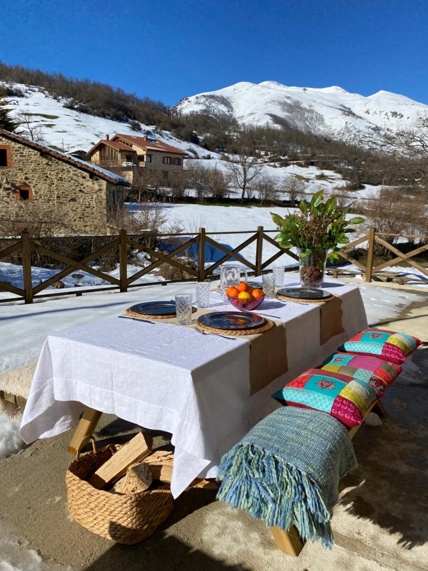 Maison d'hôtes La Casona De Lombrana, En Polaciones Extérieur photo