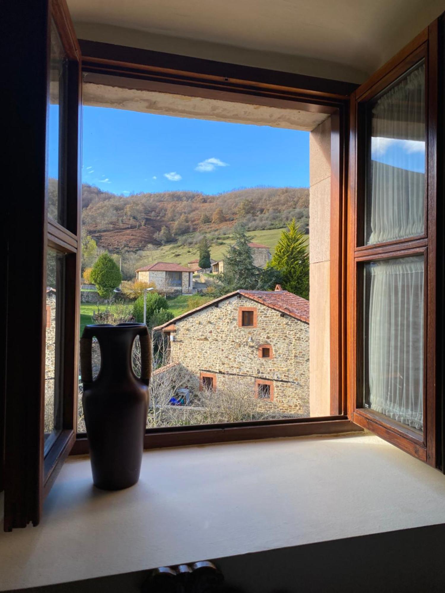 Maison d'hôtes La Casona De Lombrana, En Polaciones Extérieur photo