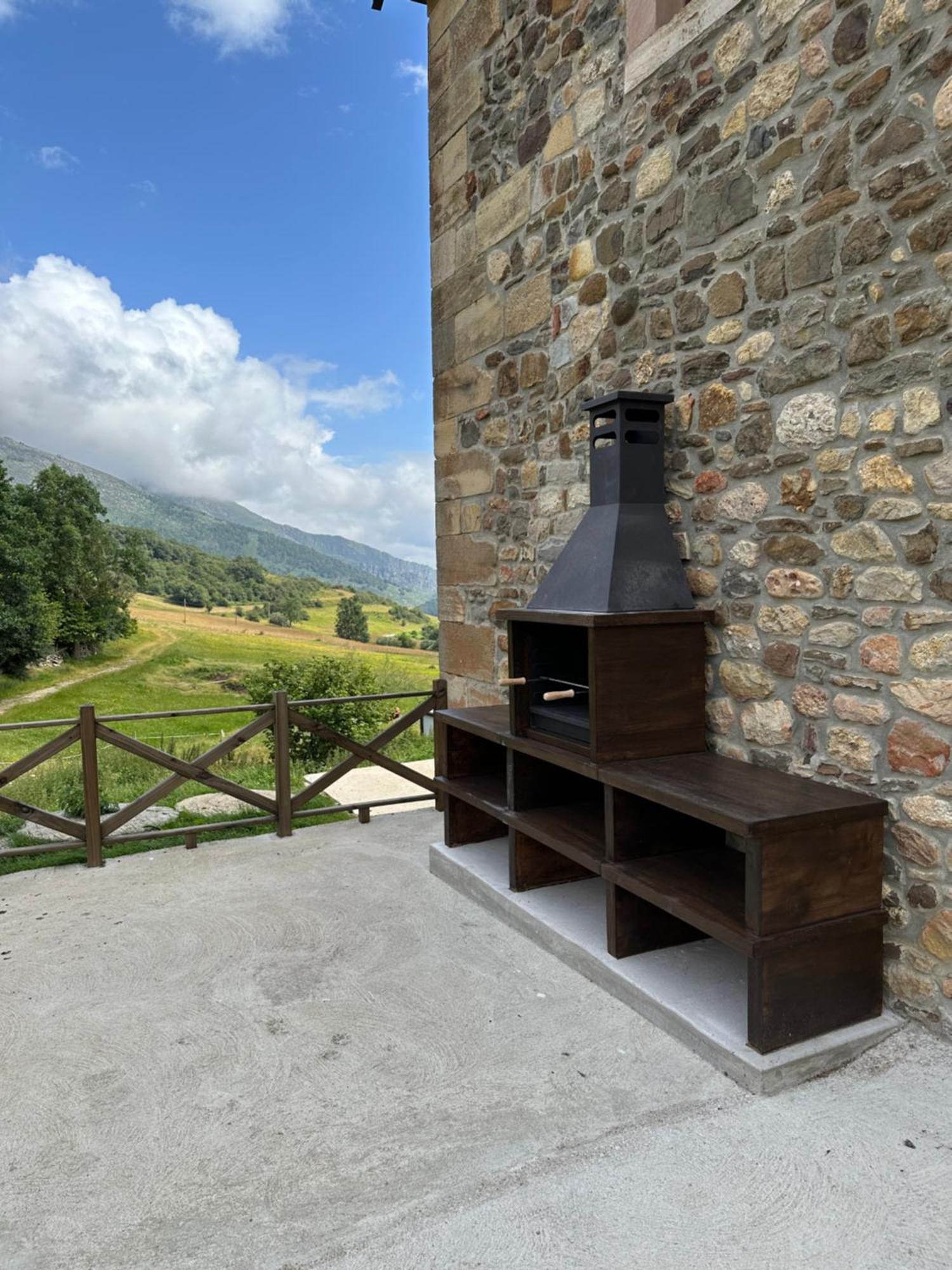 Maison d'hôtes La Casona De Lombrana, En Polaciones Extérieur photo